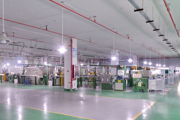 三层绝缘线全自动生产车间
